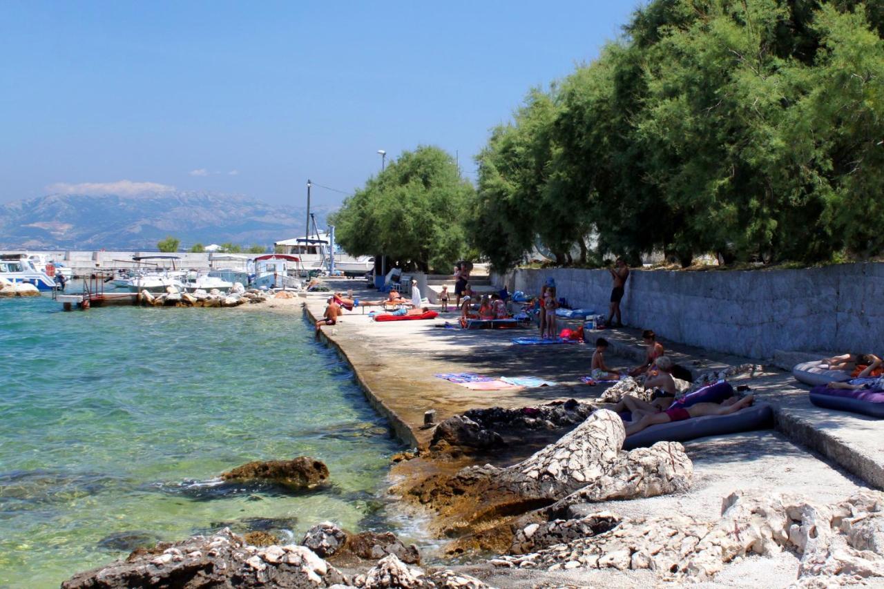 Apartments By The Sea Arbanija, Ciovo - 1085 特罗吉尔 外观 照片