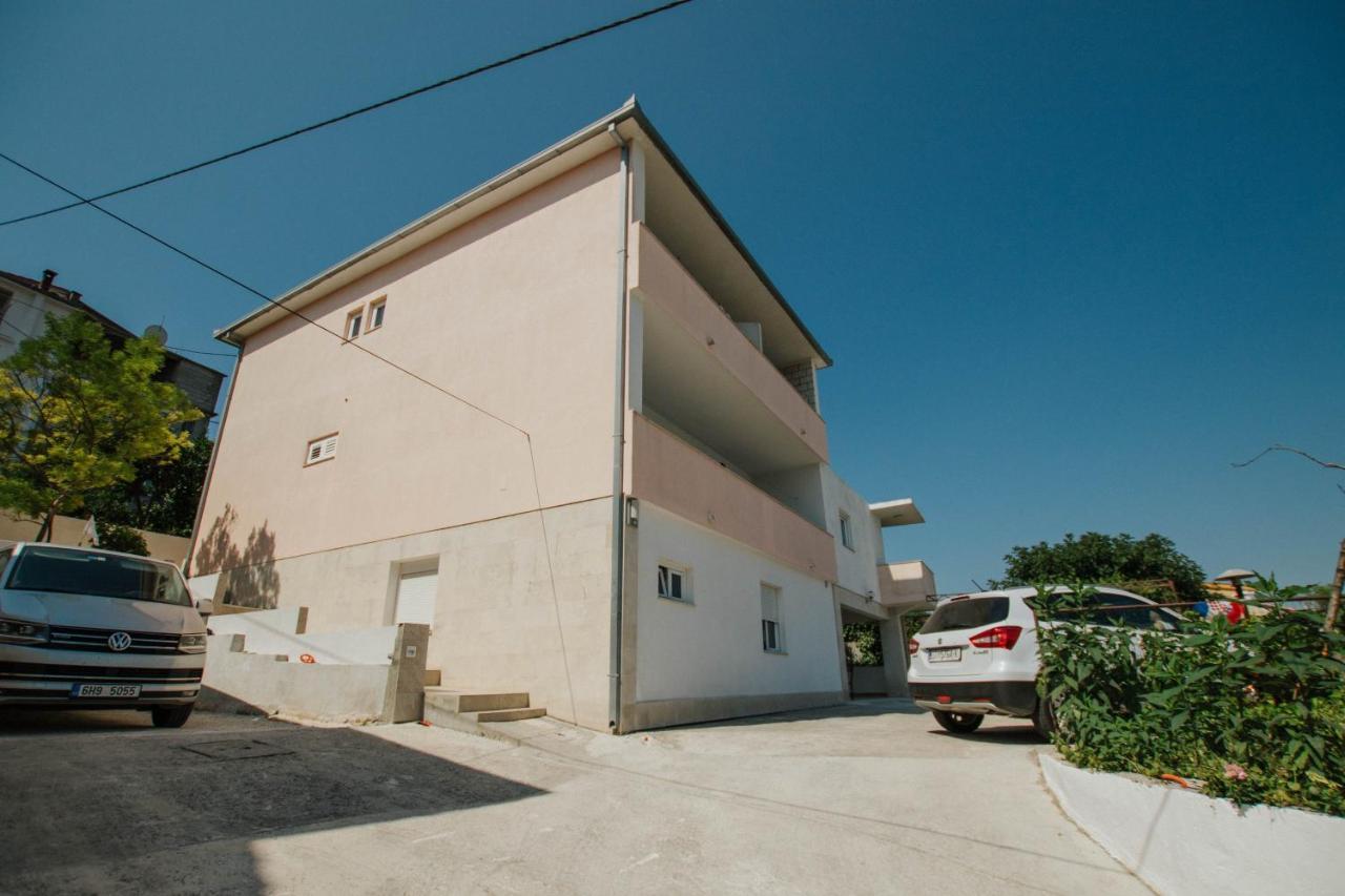 Apartments By The Sea Arbanija, Ciovo - 1085 特罗吉尔 外观 照片