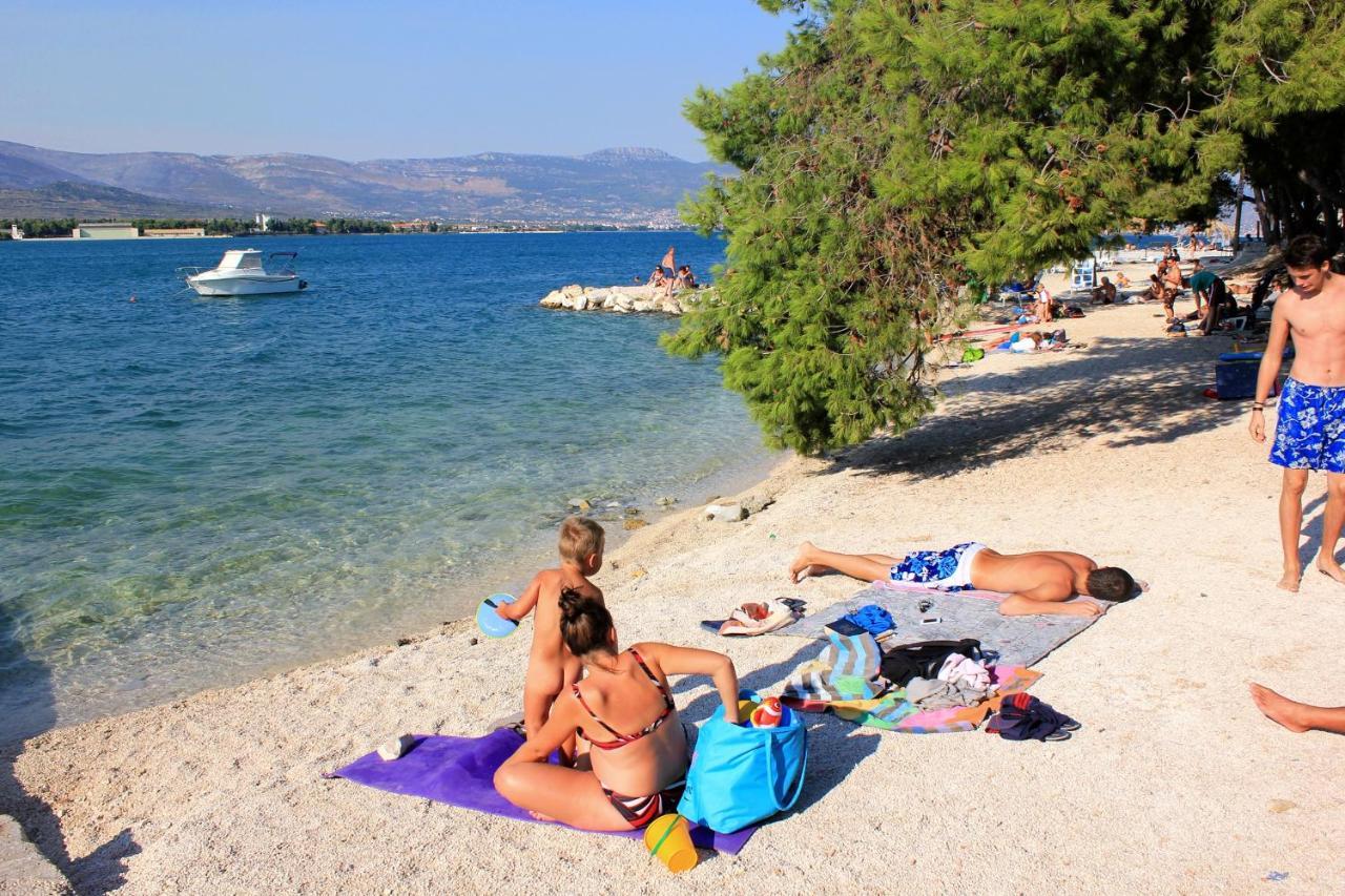 Apartments By The Sea Arbanija, Ciovo - 1085 特罗吉尔 外观 照片