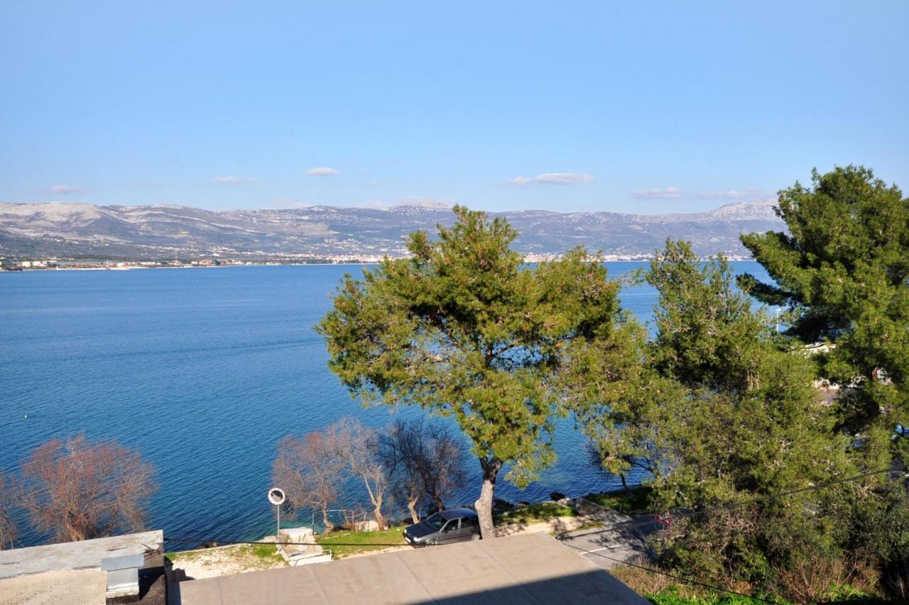 Apartments By The Sea Arbanija, Ciovo - 1085 特罗吉尔 外观 照片