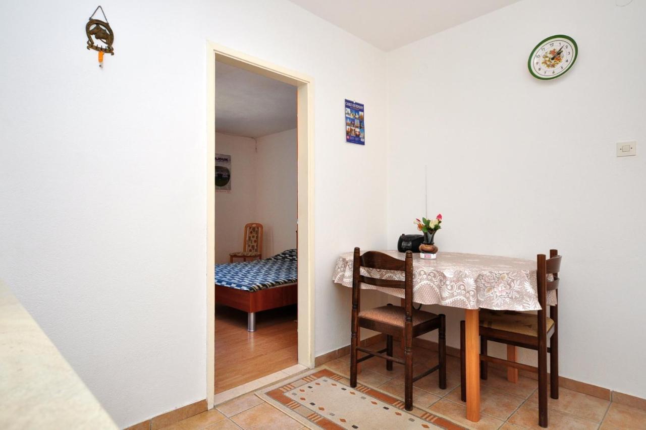 Apartments By The Sea Arbanija, Ciovo - 1085 特罗吉尔 外观 照片