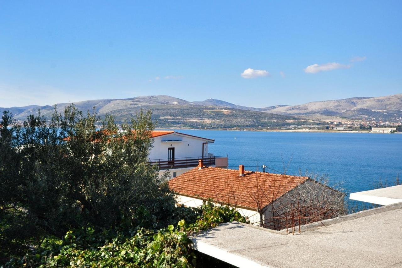 Apartments By The Sea Arbanija, Ciovo - 1085 特罗吉尔 外观 照片