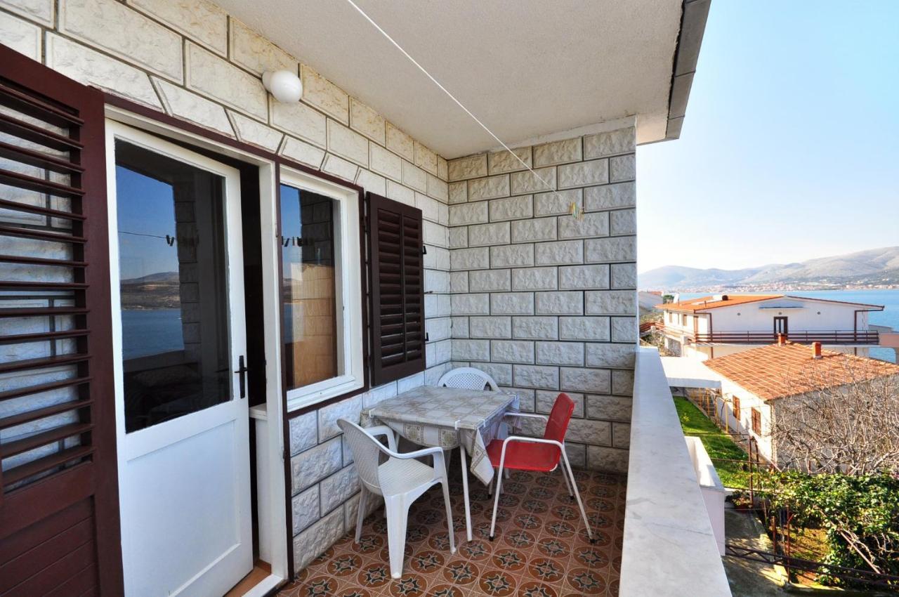 Apartments By The Sea Arbanija, Ciovo - 1085 特罗吉尔 外观 照片
