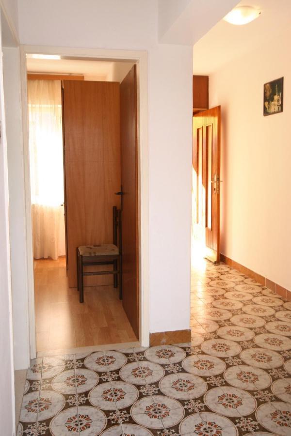 Apartments By The Sea Arbanija, Ciovo - 1085 特罗吉尔 外观 照片